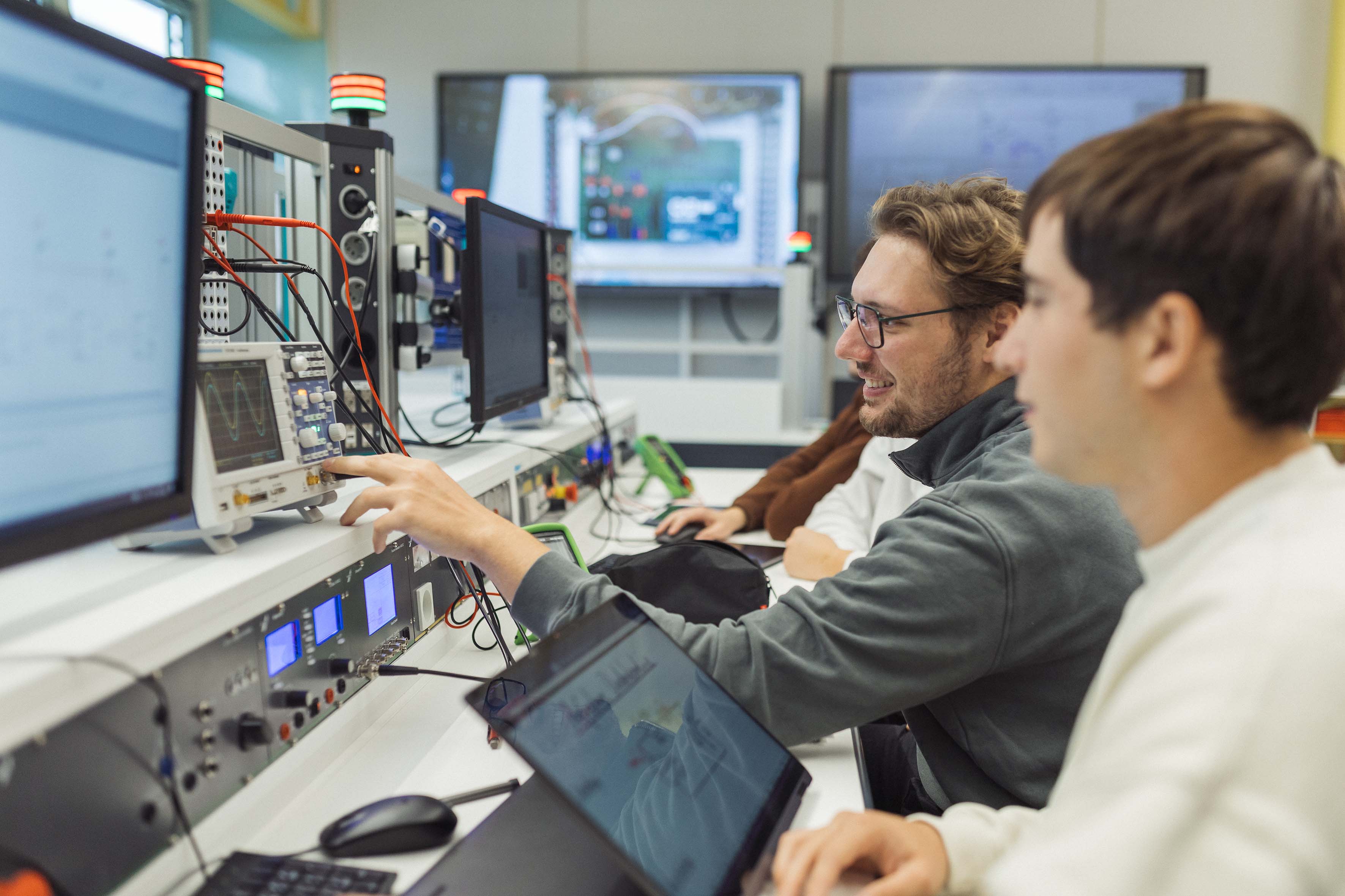 260301 SchuelerOszi EST 2629 LowRes