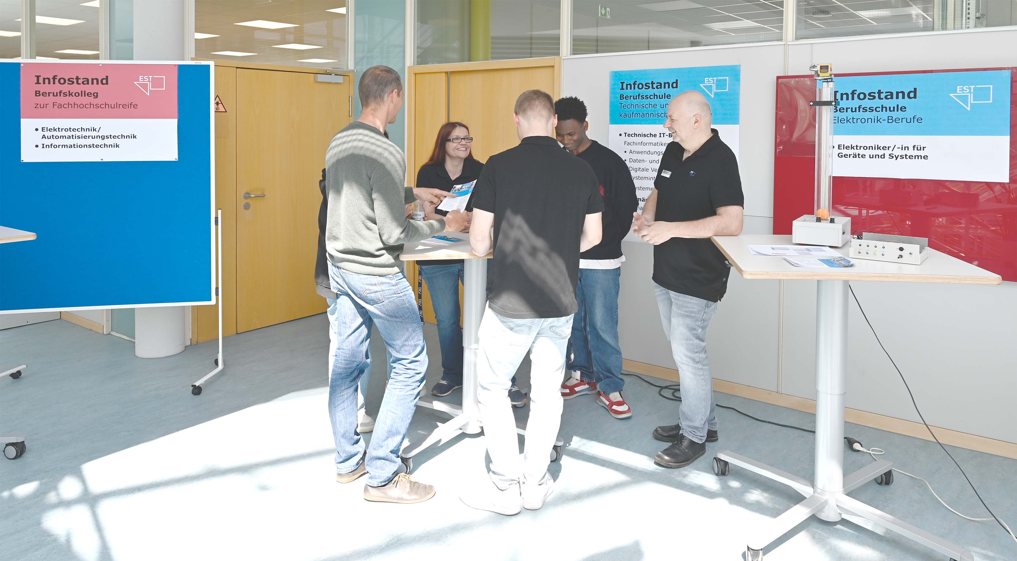 260428 TdoT Infostand 0013434 LowRes